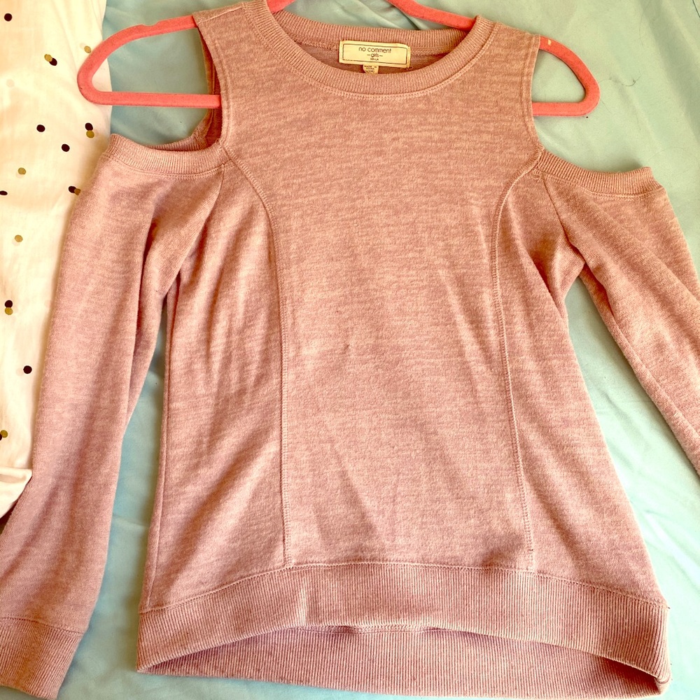 Shoulder peak sweater with a purple and brown tint